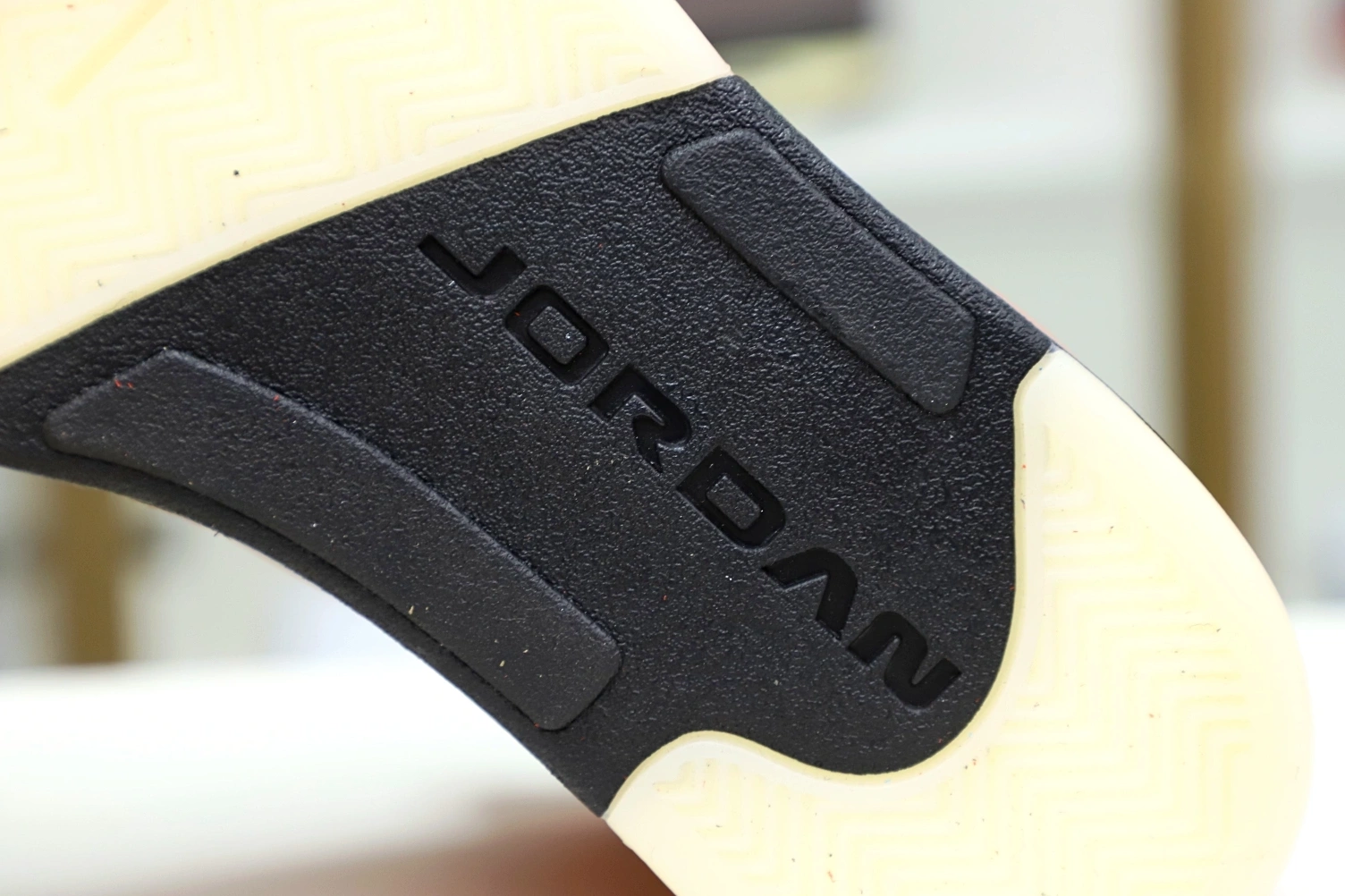 Air on Jordan Women 